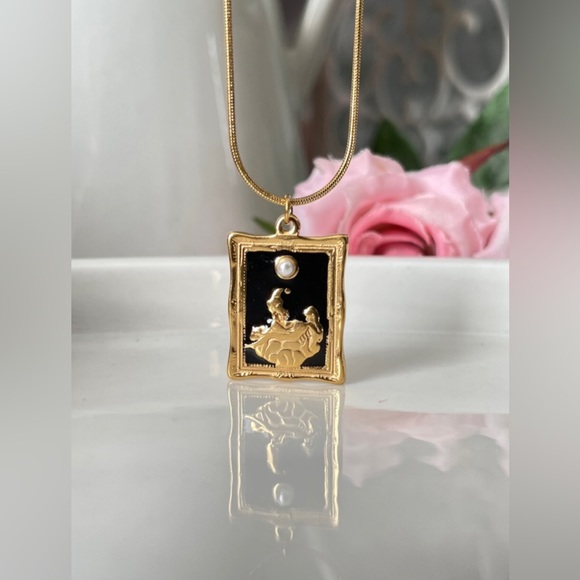 Reclining Woman Portrait Painting Artistic Picture Frame Pearl 18K Gold Necklace - Picture 6 of 16